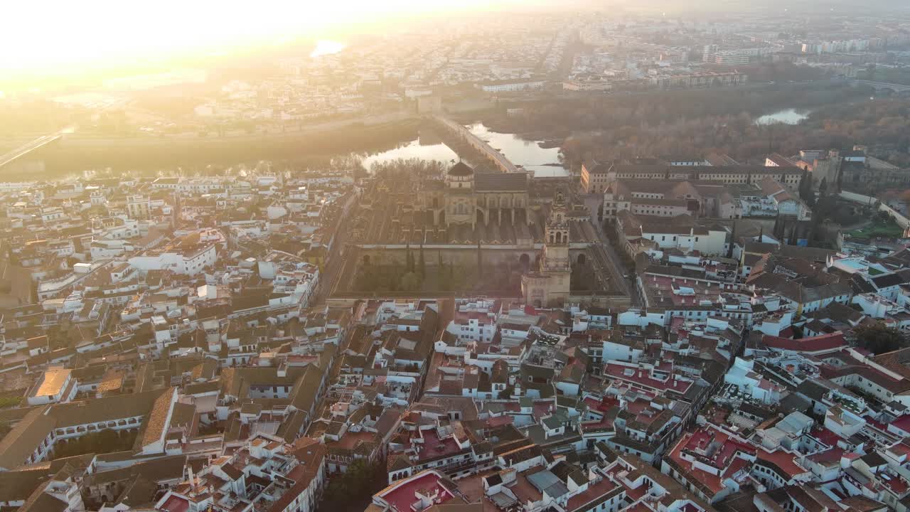 Aerial view of the Mosque–Cathedral of Cordoba and roman bridge over Guadalquivir river, UNESCO World Heritage Site, Andalusia, Spain视频素材