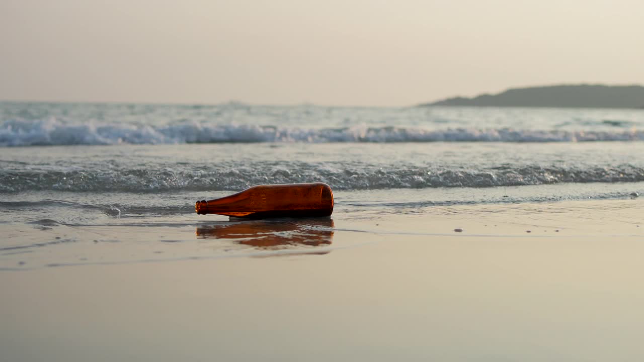 海湾水域的环境污染视频素材