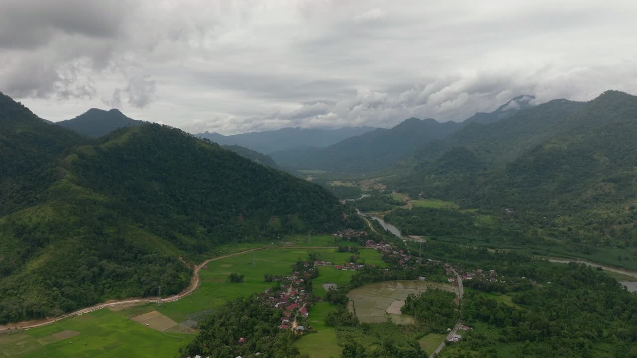 印度尼西亚苏门答腊岛的农业用地。视频素材