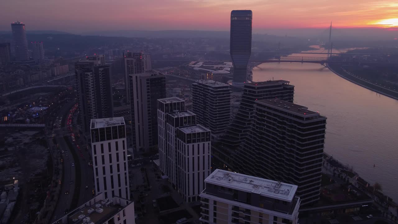 贝尔格莱德海滨建筑和萨瓦河的景色。视频素材