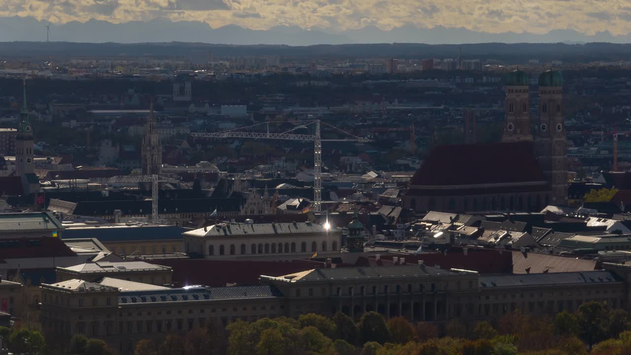 晴天慕尼黑市中心航拍全景4k延时德国视频素材