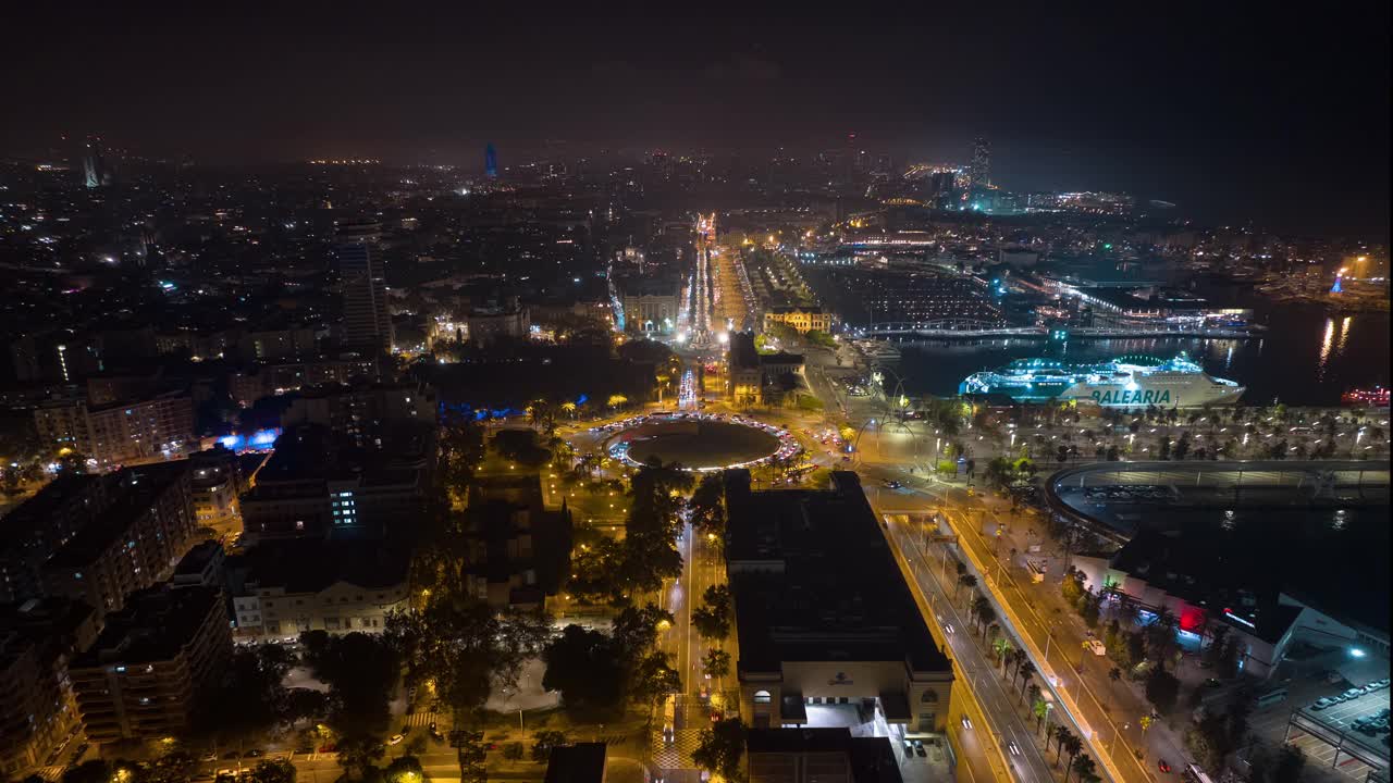 夜间照明巴塞罗那市中心交通湾航拍全景4k延时西班牙视频素材