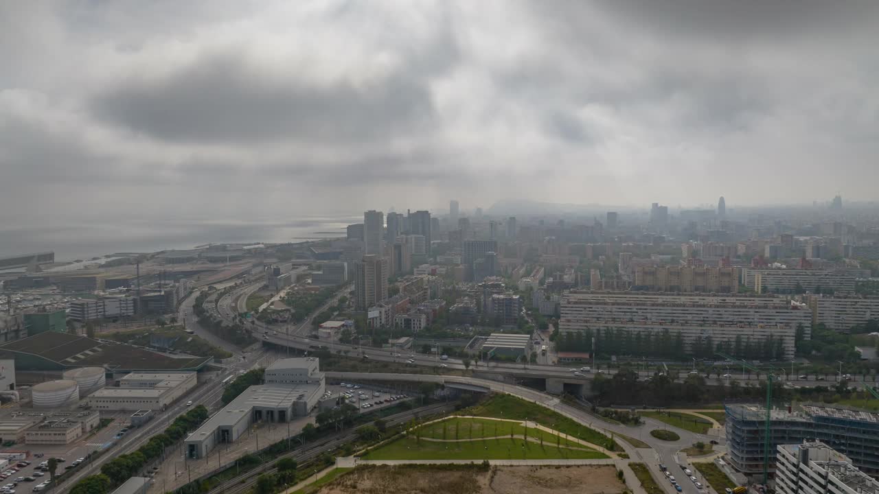 多云晴天巴塞罗那城市交通道路工业区航拍全景4k延时西班牙视频素材