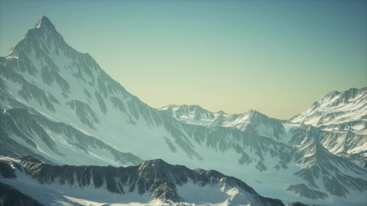 白雪覆盖了美丽的山峰视频素材