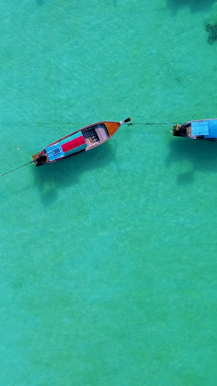 利比岛位于泰国，拥有热带海滩和绿松石色的海洋视频素材