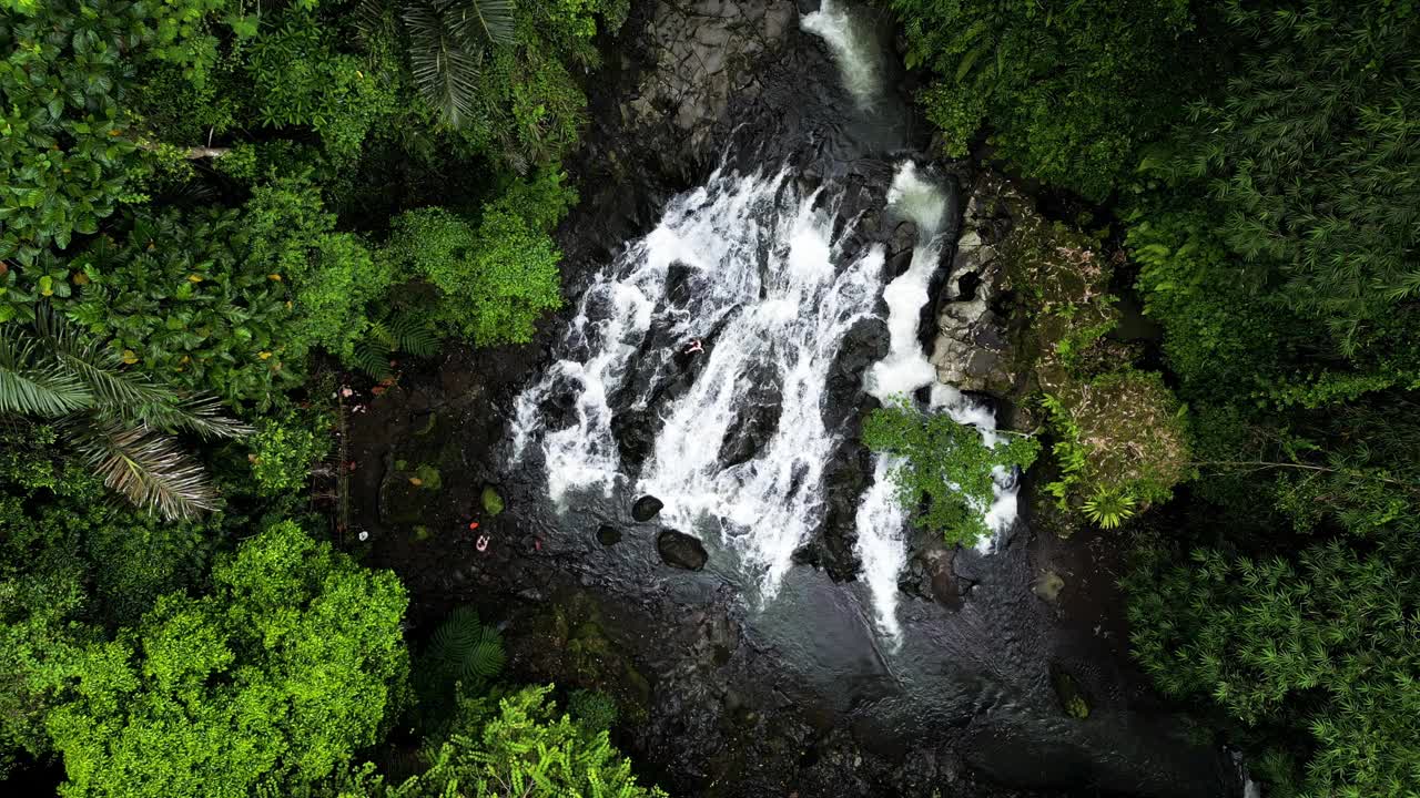 巴厘岛巴厘岛瀑布。视频素材