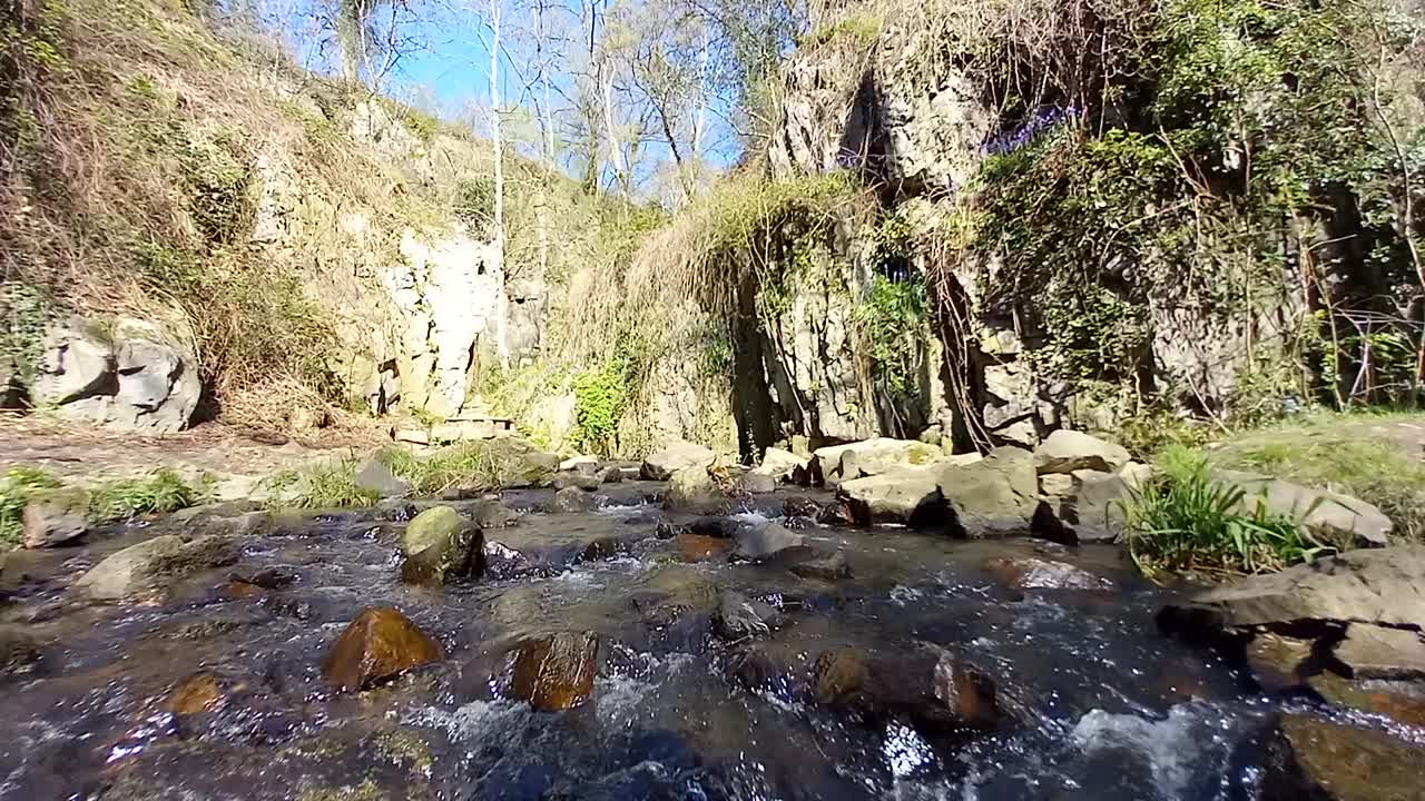 瀑布山视频下载