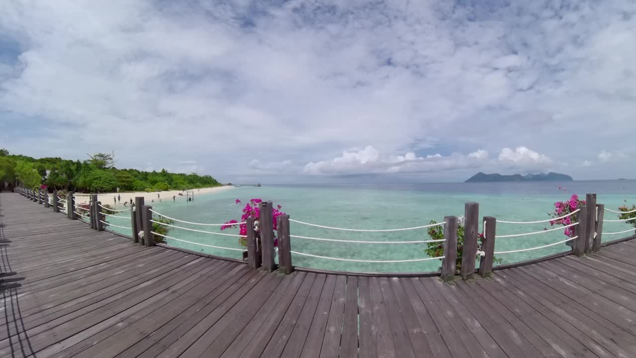 热带岛屿和蓝色的大海。视频素材