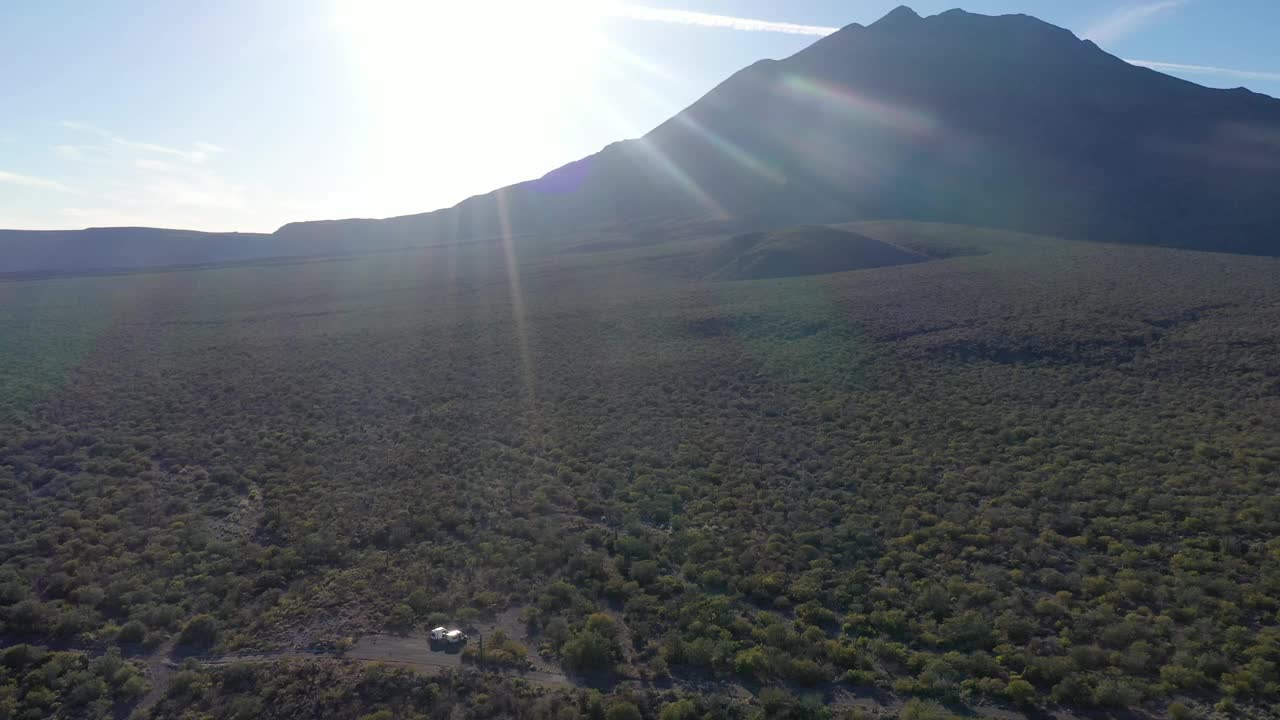 在墨西哥下加利福尼亚南部Mulege的三维尔京火山的空中无人机视图视频素材