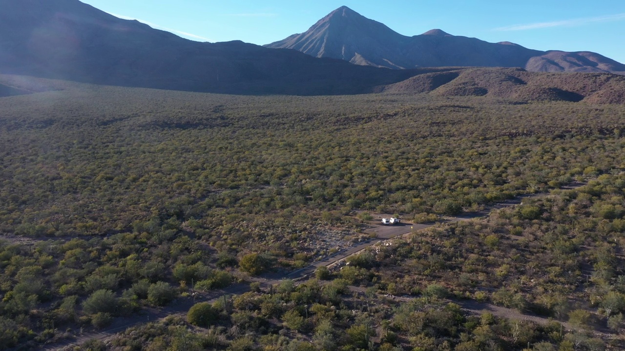 在墨西哥下加利福尼亚南部Mulege的三维尔京火山的空中无人机视图视频素材