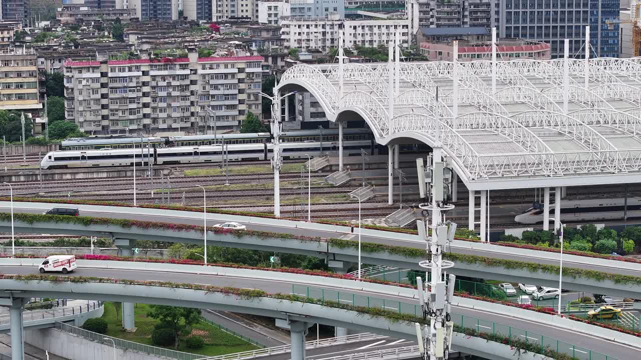 鸟瞰城市的火车站和高架公路视频素材