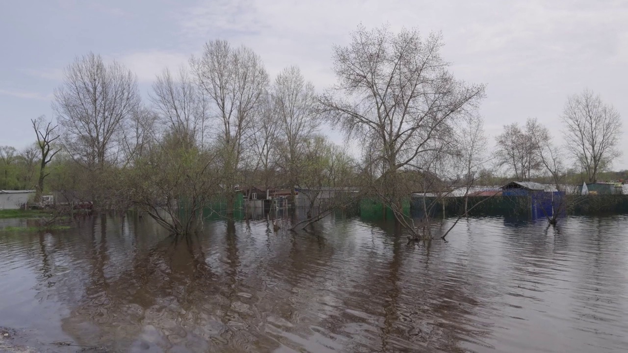 第聂伯罗河的洪水以及基辅和奥布隆沿海地区的洪水视频下载