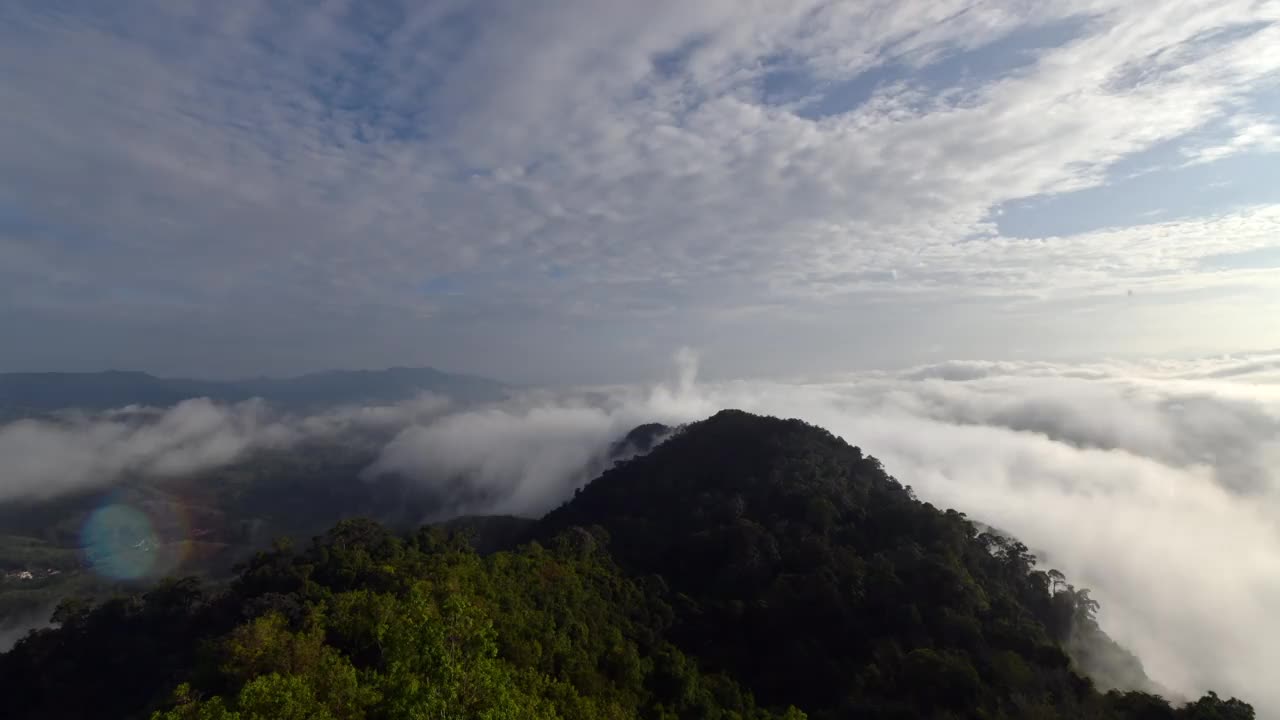 美丽的雾海和森林的时间流逝，从aiyoeeng观景点，雅拉省，泰国视频素材