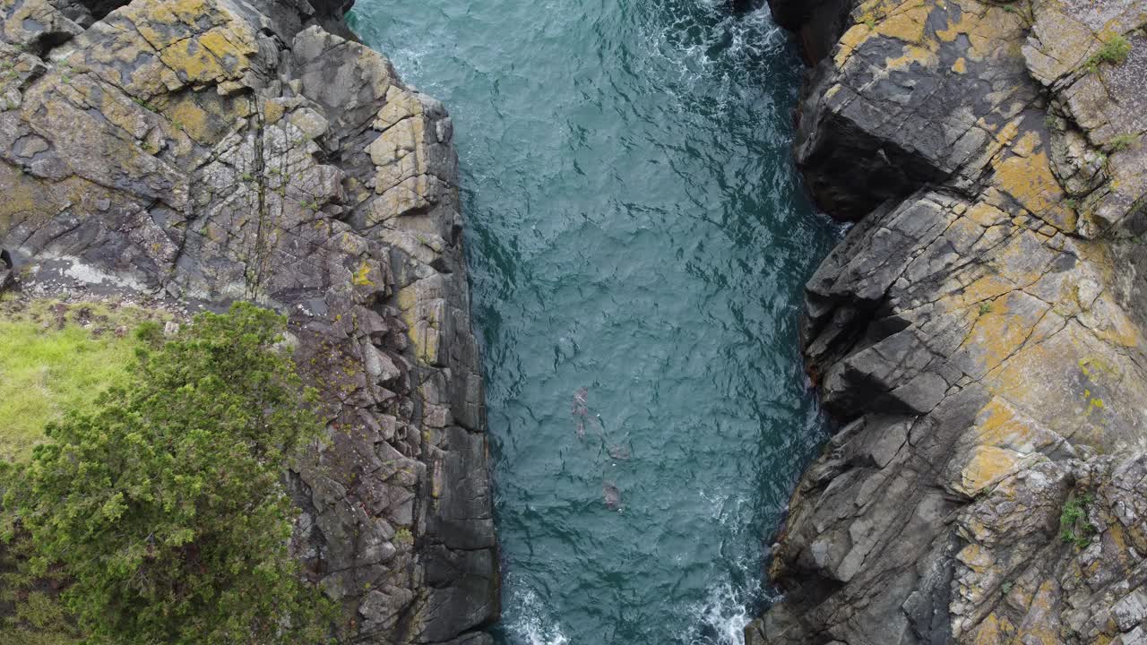 海边的岩石悬崖视频素材