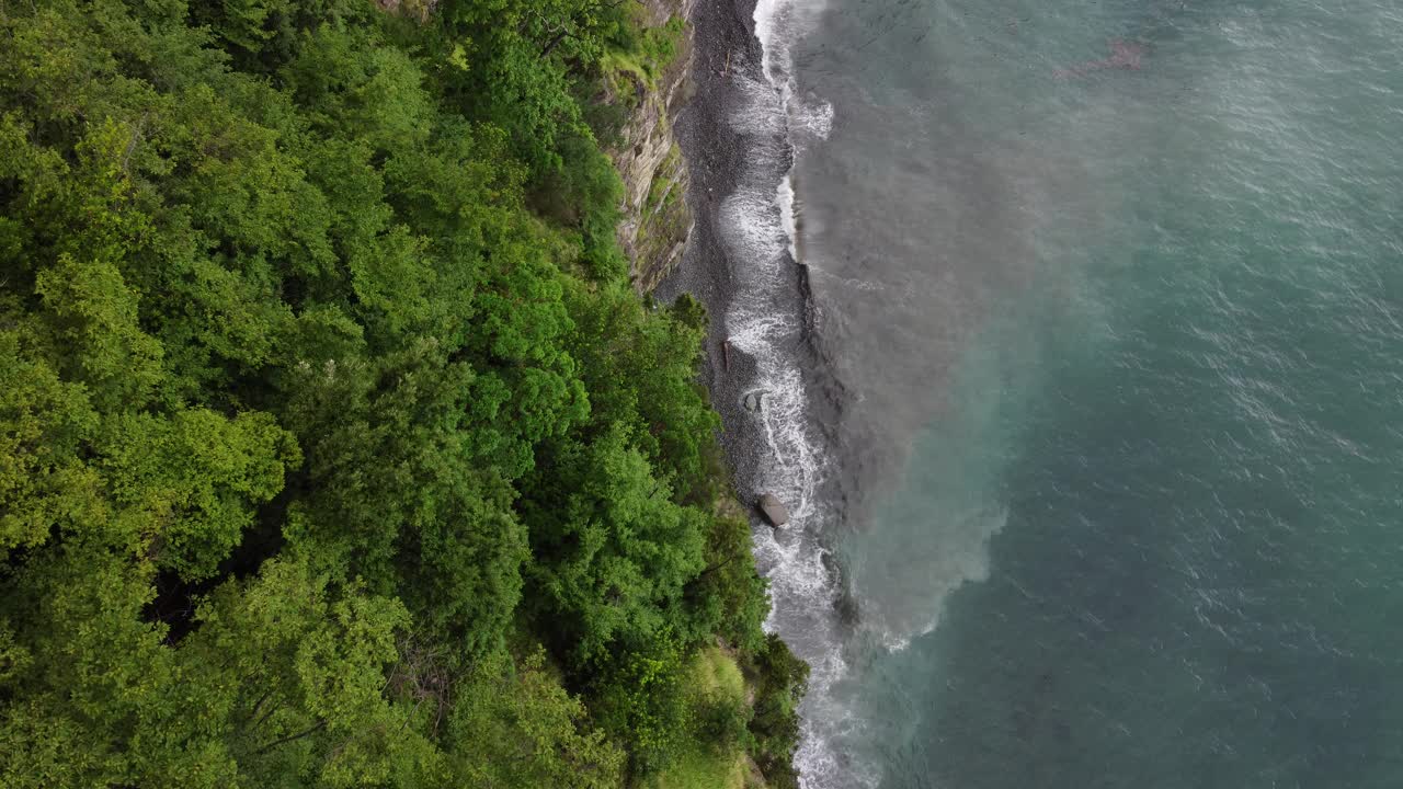 海边的岩石悬崖视频素材