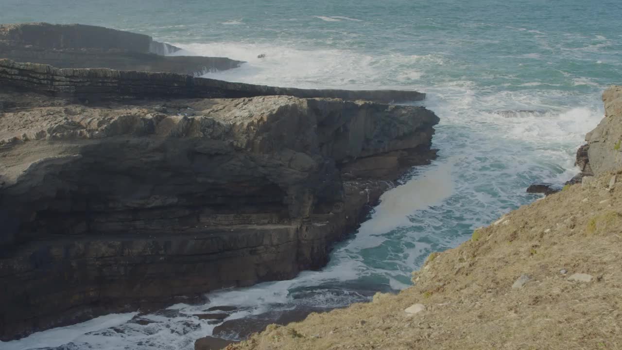 从北大西洋流入海湾的水视频素材