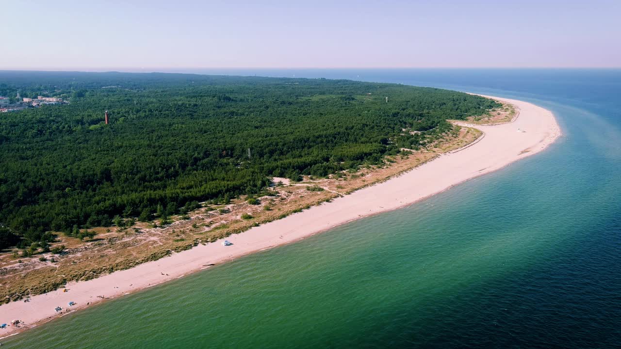 假期在波兰-夏季俯瞰海滩在海尔半岛在波罗的海视频素材