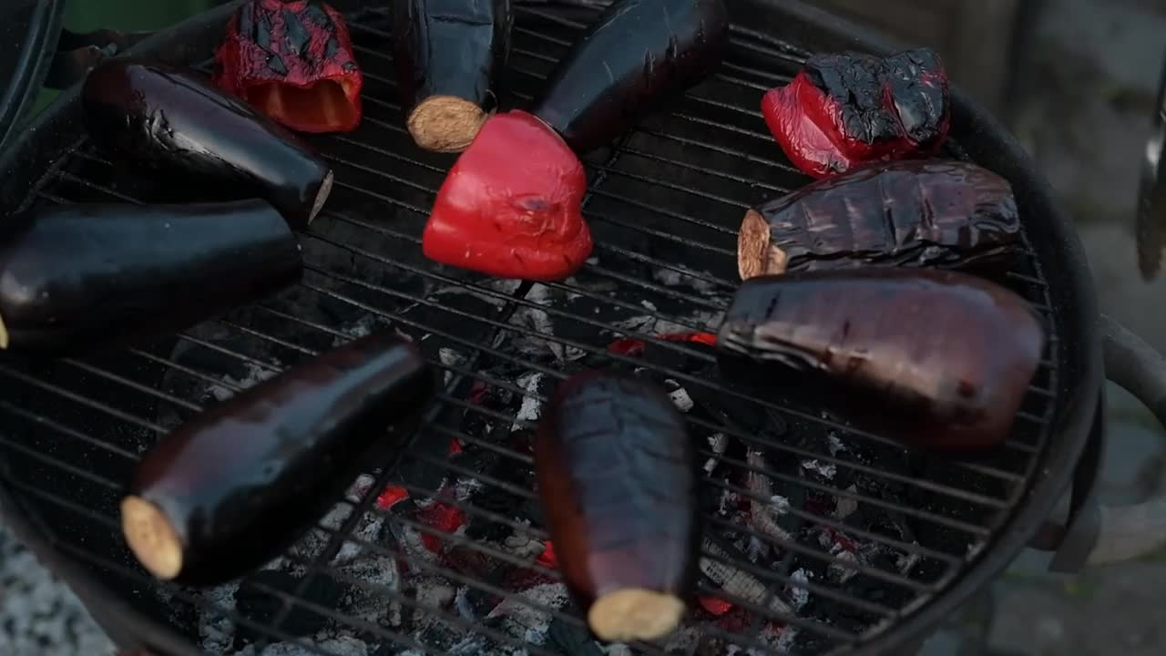 美味的烤肉，夏日烧烤视频素材