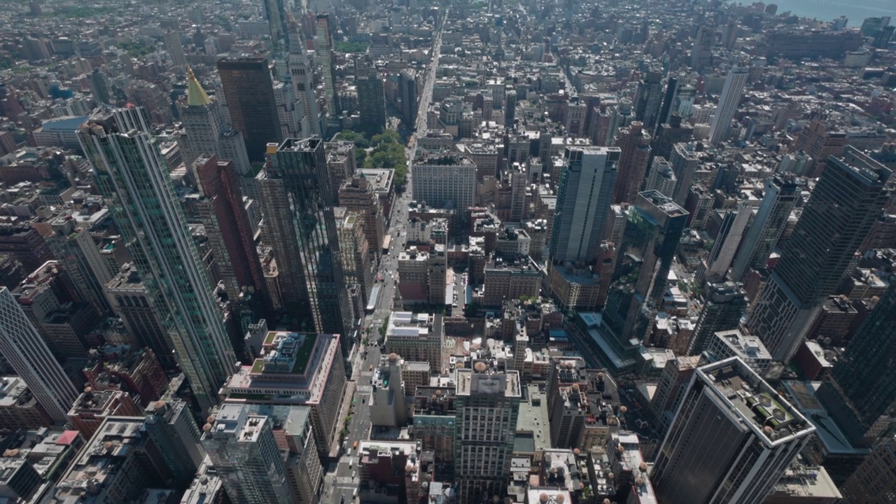 曼哈顿摩天大楼的鸟瞰图。纽约，美国。视频素材