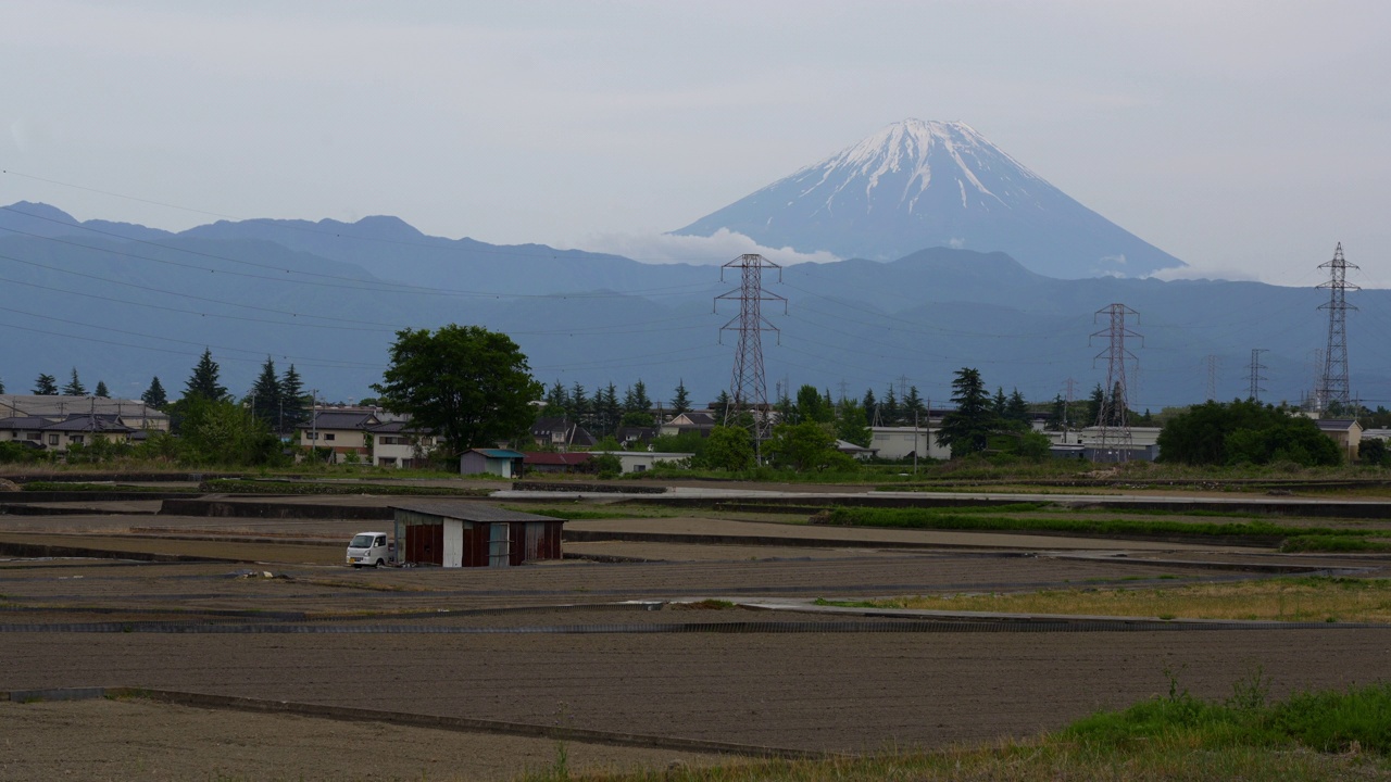 日本乡村风景和富士山视频素材