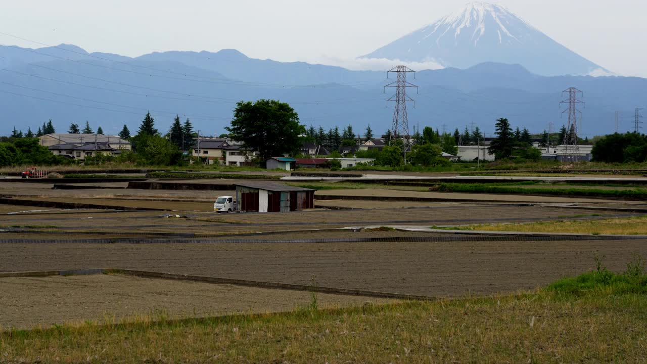 日本乡村风景和富士山视频素材