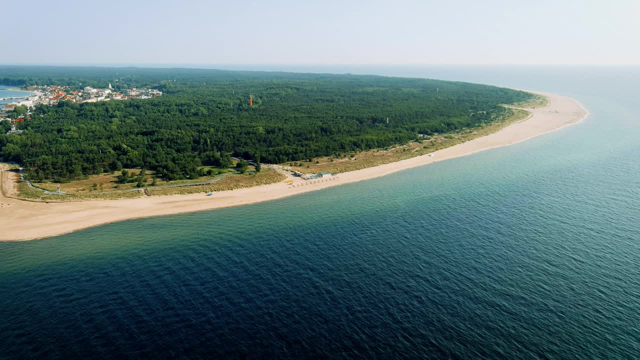 假期在波兰-夏季鸟瞰海滩在海尔半岛视频素材