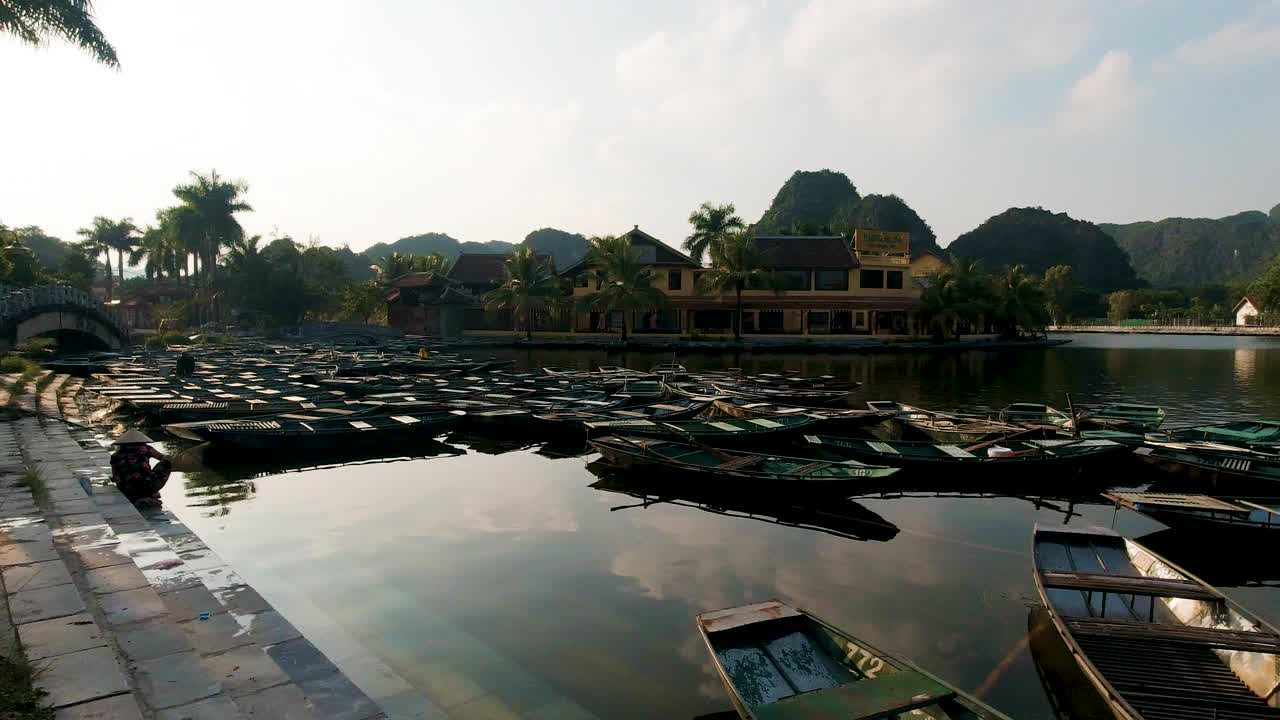 Tam Coc游船之旅，宁平，越南视频素材