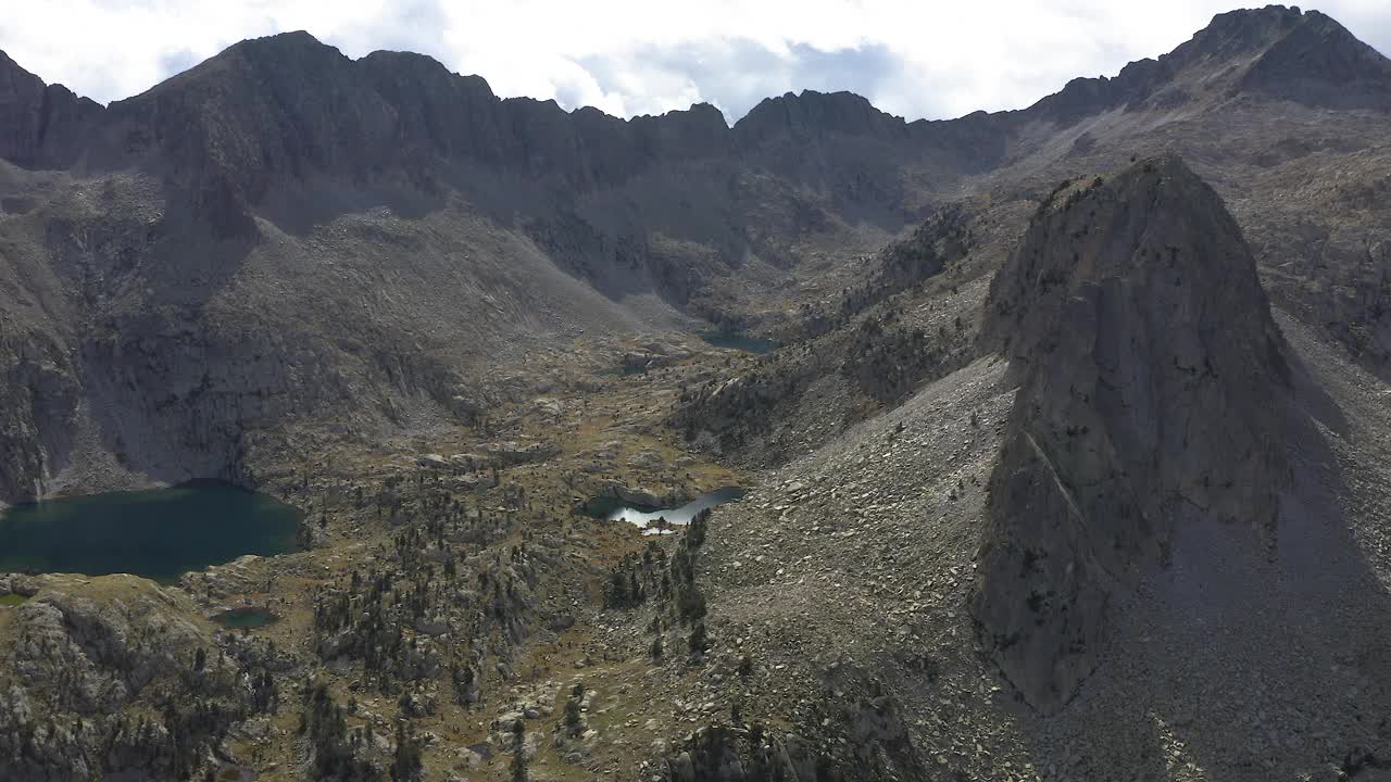 夏季比利牛斯山脉鸟瞰图视频素材