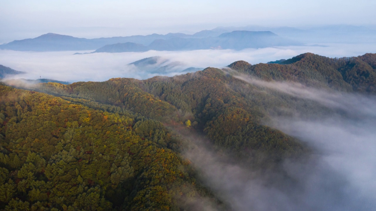 云海的明山自然风光/韩国京畿道加平郡视频素材