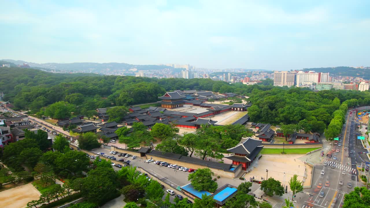 韩国首尔钟路区昌德宫附近市中心道路的日夜景观视频素材