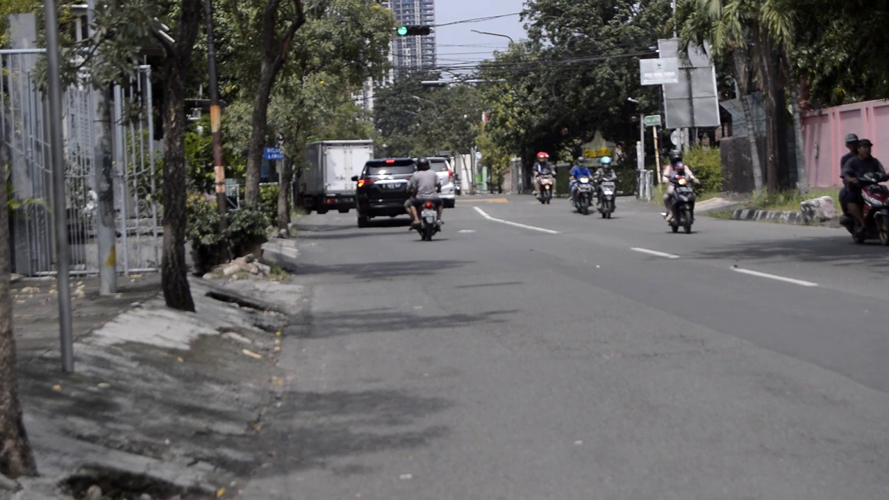 一条繁忙道路的景色视频素材