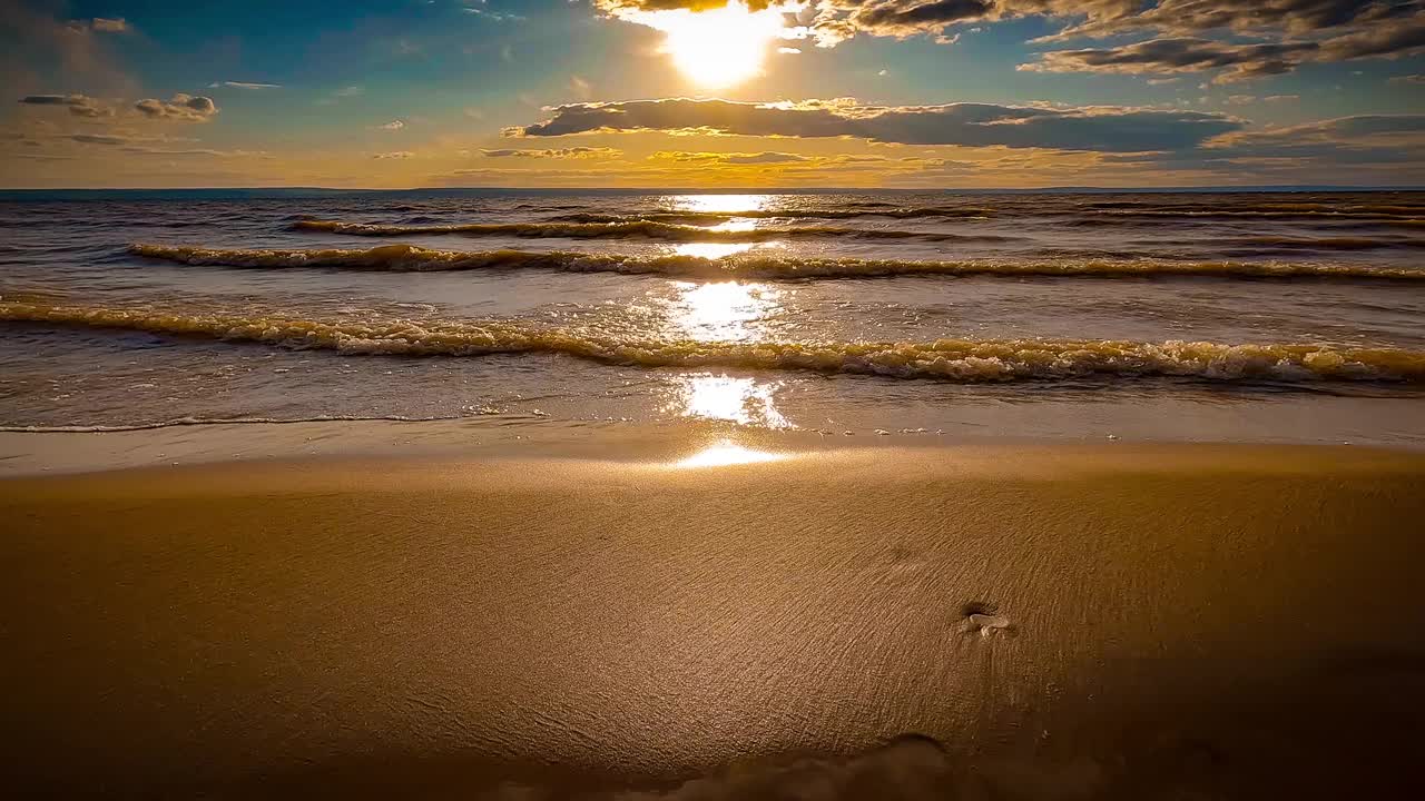 海岸上的日落视频素材