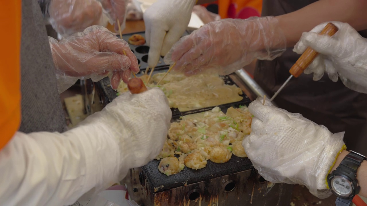 烹饪章鱼烧视频素材