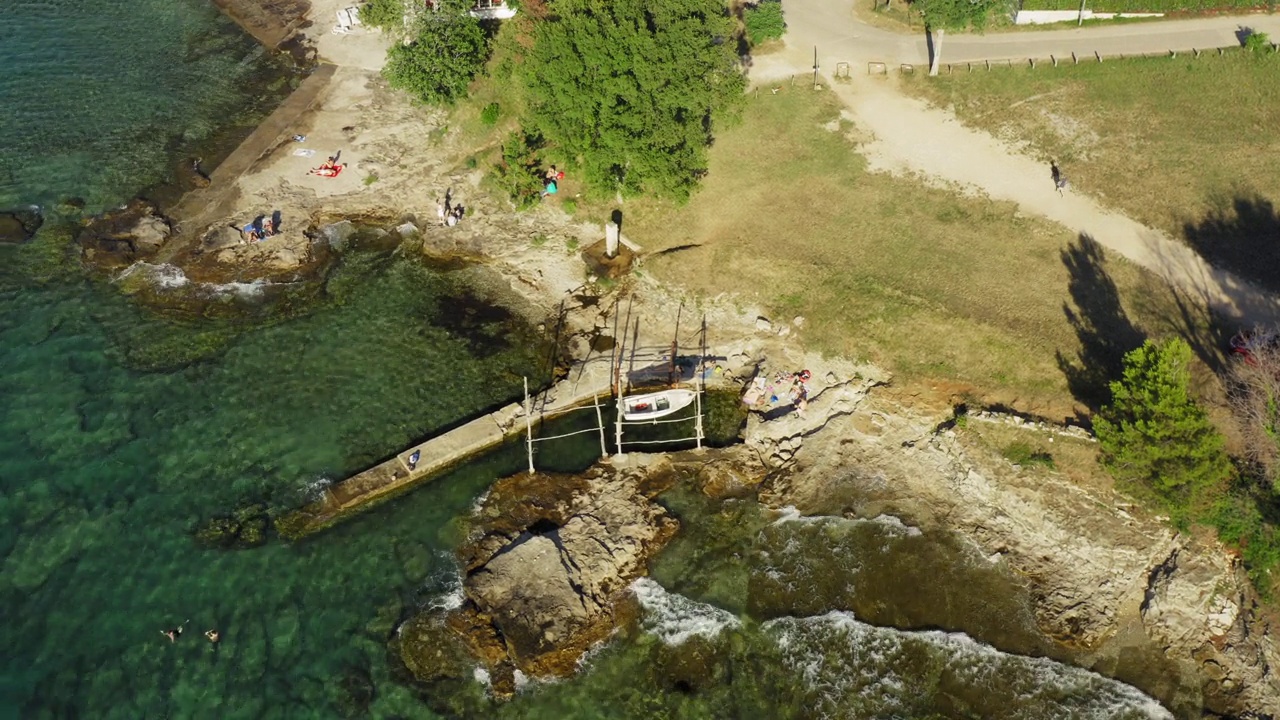 克罗地亚伊斯特拉海岸Savudrija的海滩和海岸视频素材