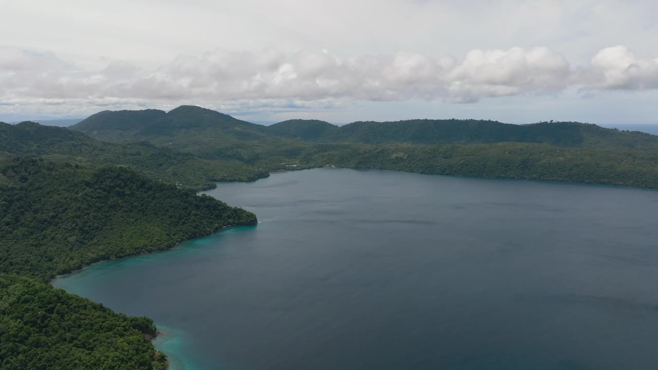 海岸线威岛。印度尼西亚。视频素材