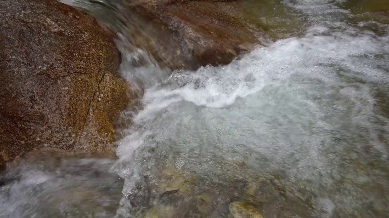 清澈的山涧视频素材