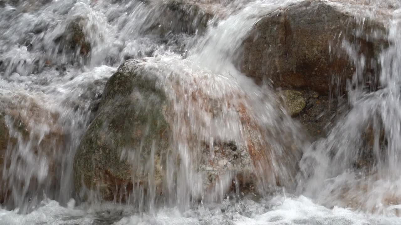 清澈的山涧视频素材