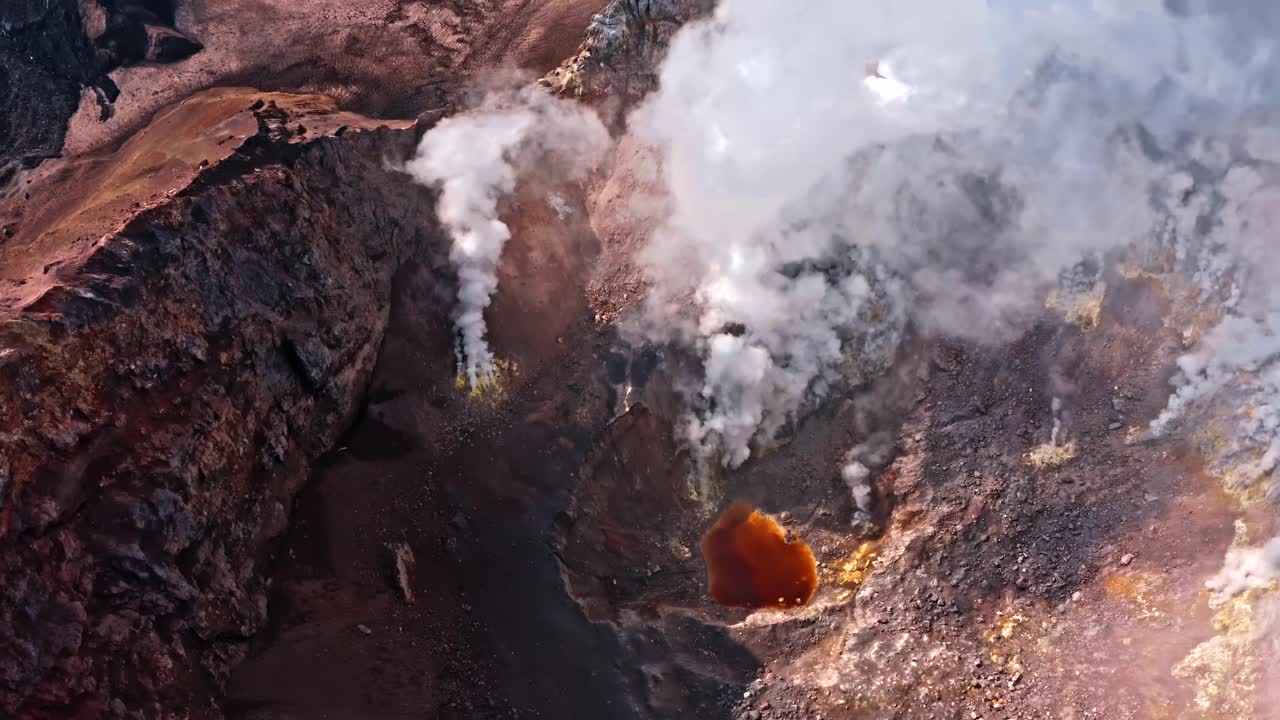 火山天线升起的烟雾视频下载