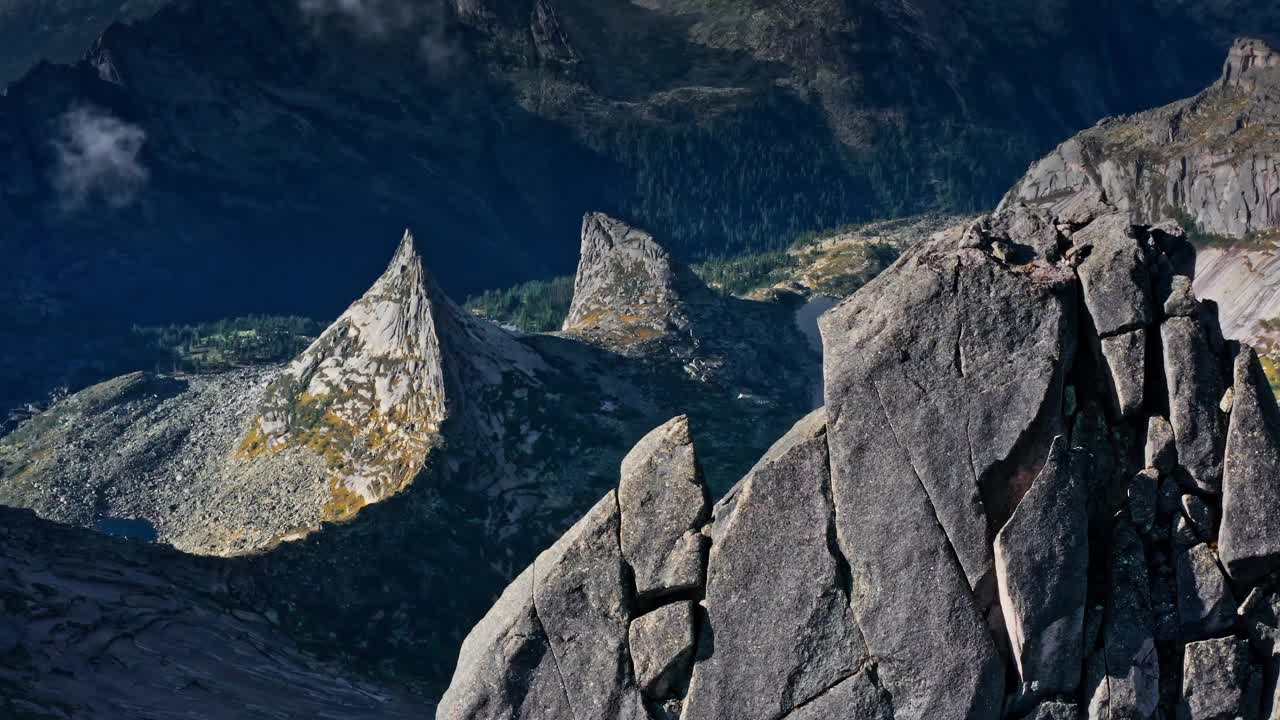 西萨彦山鸟瞰图视频素材