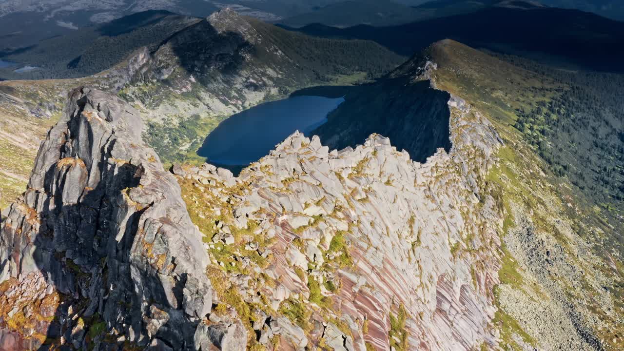 西萨彦山鸟瞰图视频素材