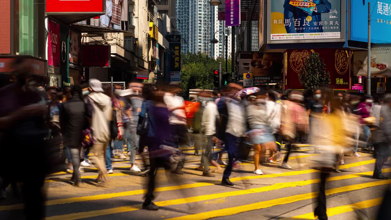 延时拍摄的香港商业区行人。视频素材