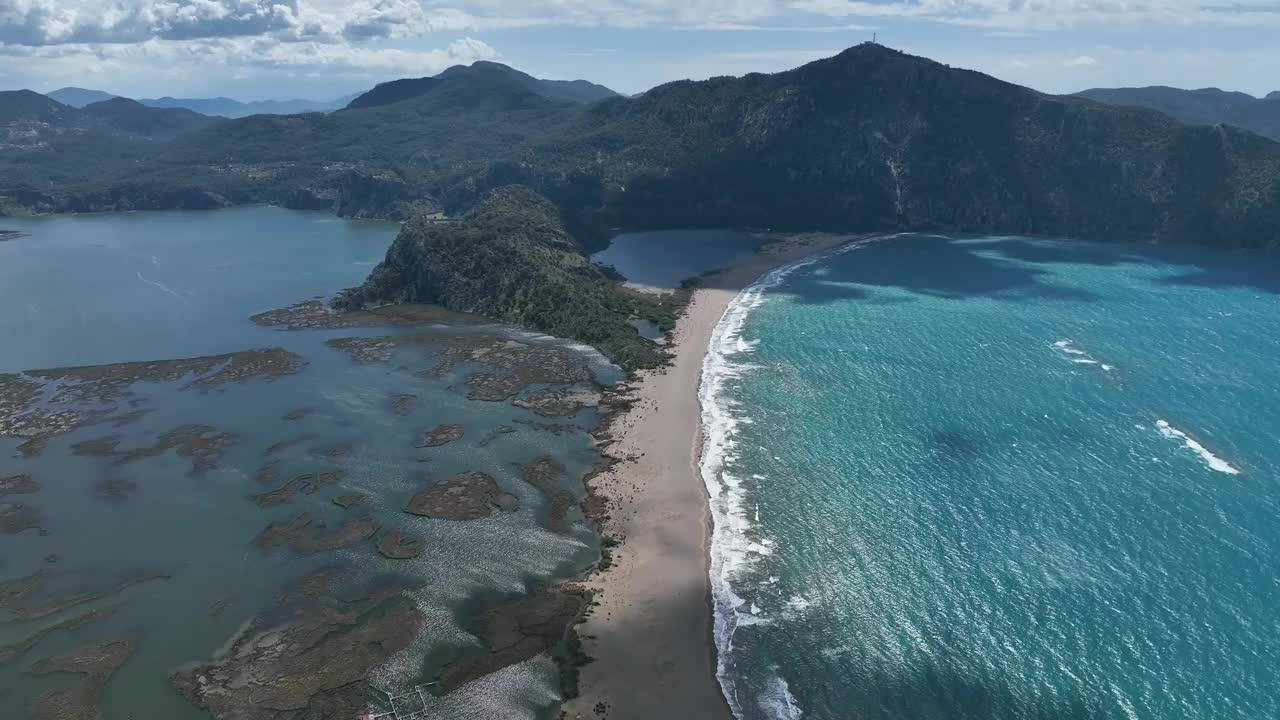 Dalyan河和Iztuzu Dalaman海滩无人机视频，Dalyan Mugla，土耳其(土耳其语)视频素材