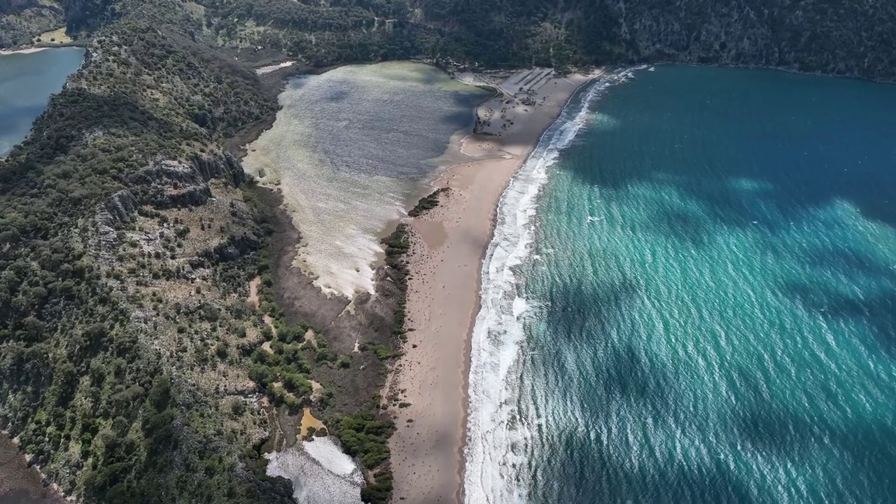 Dalyan河和Iztuzu Dalaman海滩无人机视频，Dalyan Mugla，土耳其(土耳其语)视频素材