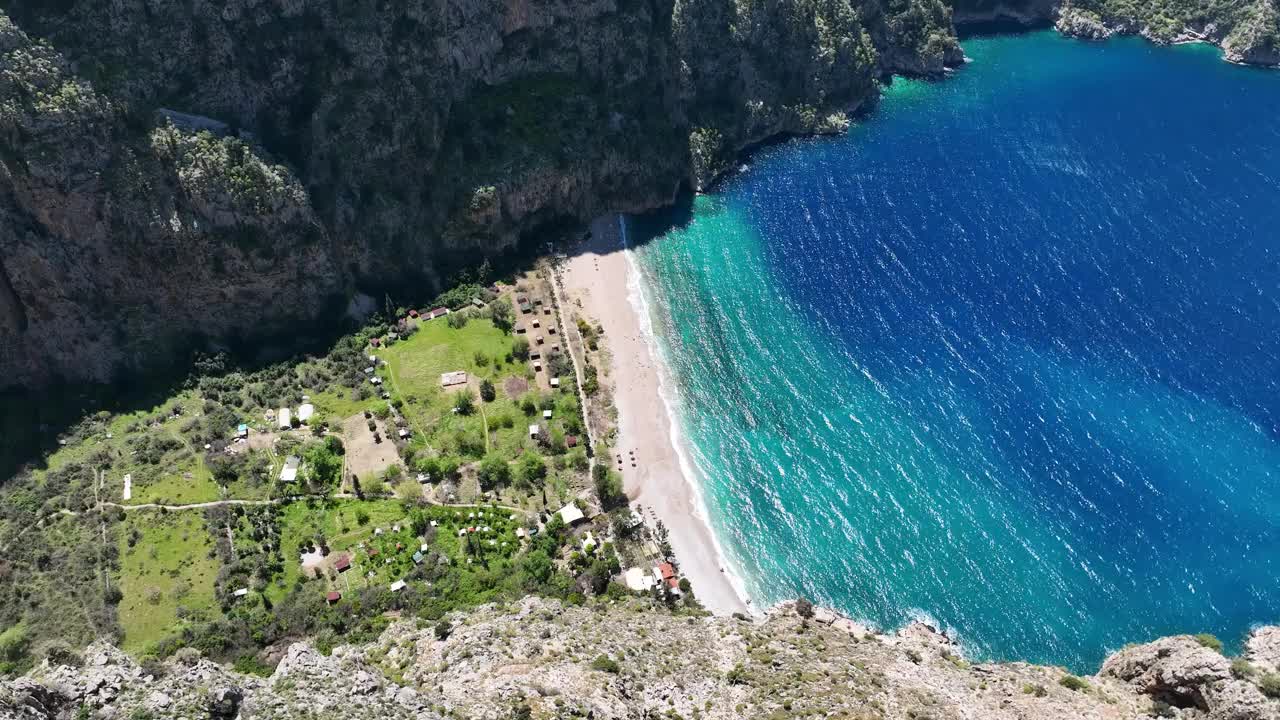 蝴蝶海滩，Gemile群岛和Kabak山谷无人机视频，Oludeniz海滩费特希耶，穆拉土耳其视频素材