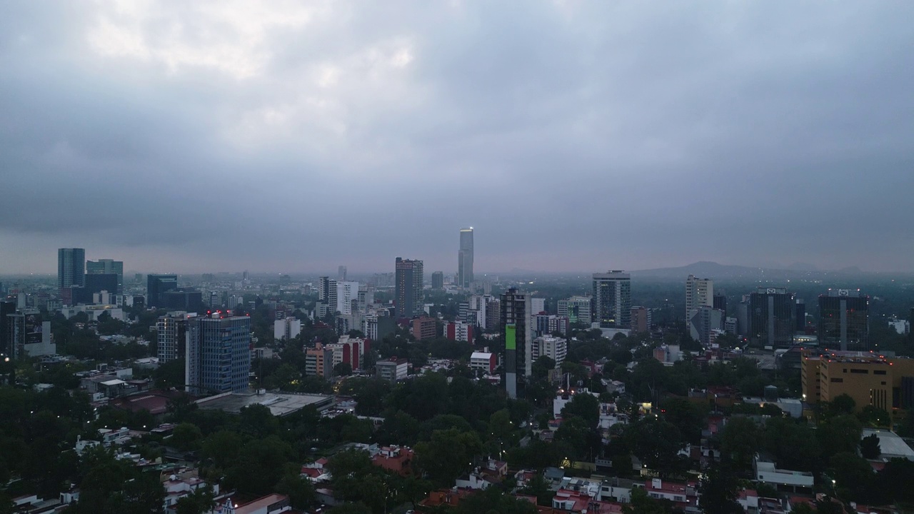 墨西哥城下着雨的早晨视频素材