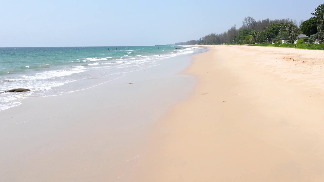 滩海空间区，滩海清浪前行视频素材