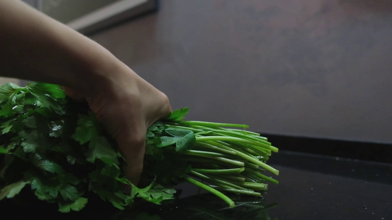 准备烹饪用的蔬菜视频下载