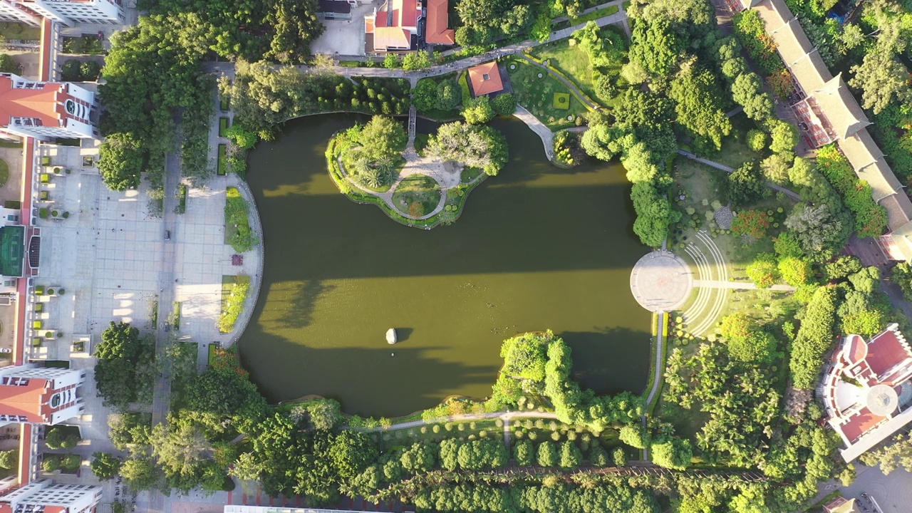 现代花园城市绿色建筑的俯拍图视频素材