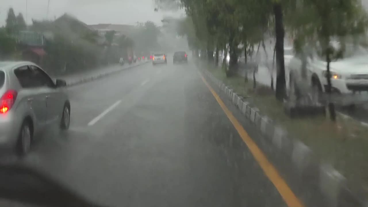 从车里可以看到雨视频素材