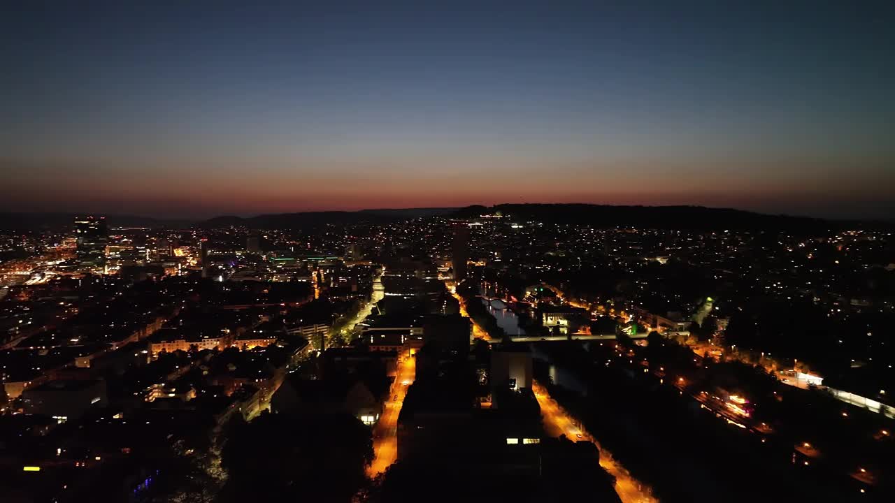 瑞士小镇夜景，城市灯火通明。视频素材